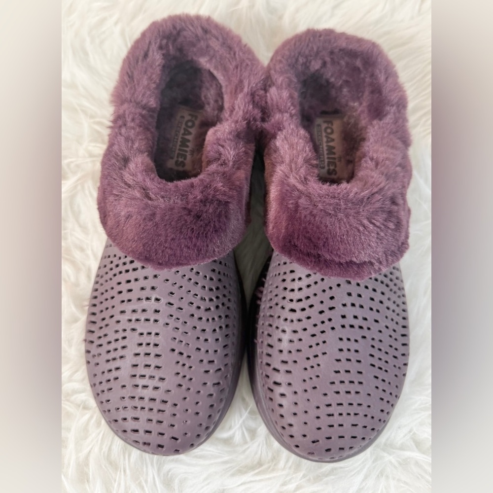 Foamies Skechers Women’s Size 10 Go Walk 5 Cozy Embrace Slip On Lined Clogs